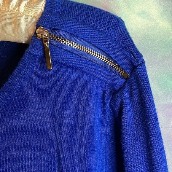 𝅺Cable & Gauge Scoop Neck Blue Black Striped Shoulder Zippers Knit Top Size 1X - Picture 3 of 6